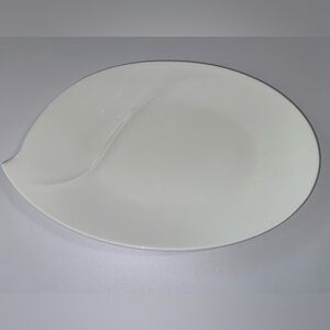 Villeroy & Boch large asymmetrical serving / carving platter